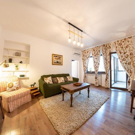 Theatre Rooftop Apartment With Patio Bucureşti Eksteriør bilde