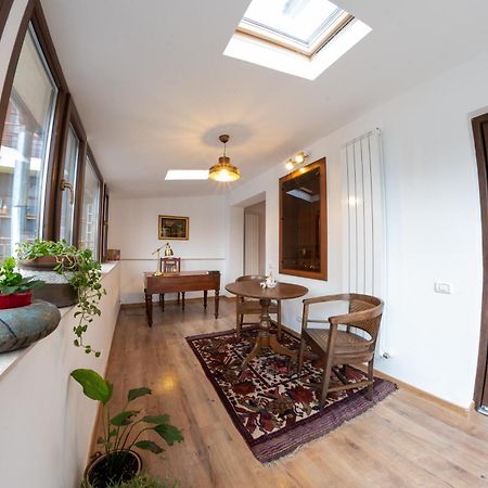 Theatre Rooftop Apartment With Patio Bucureşti Eksteriør bilde